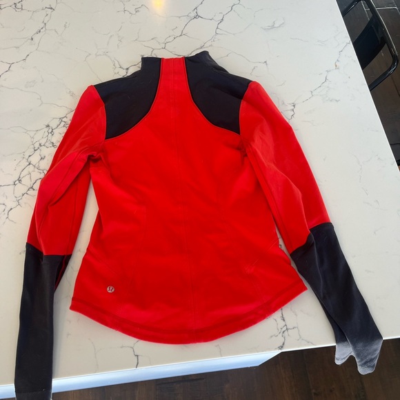 Lululemon Scuba Very good condition and not sold anymore. - Picture 4 of 5